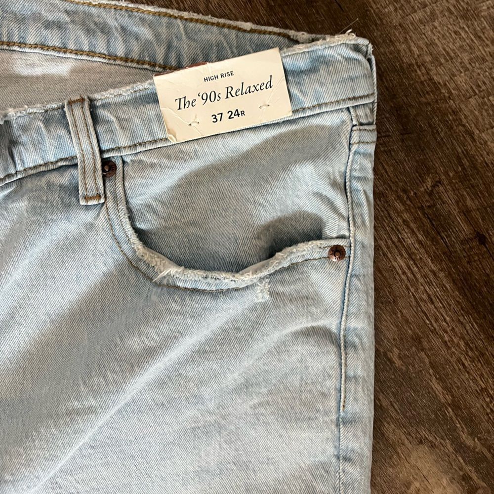 Abercrombie & Fitch High Rise 90s Relaxed Jean- Size 37/24 - Picture 4 of 8